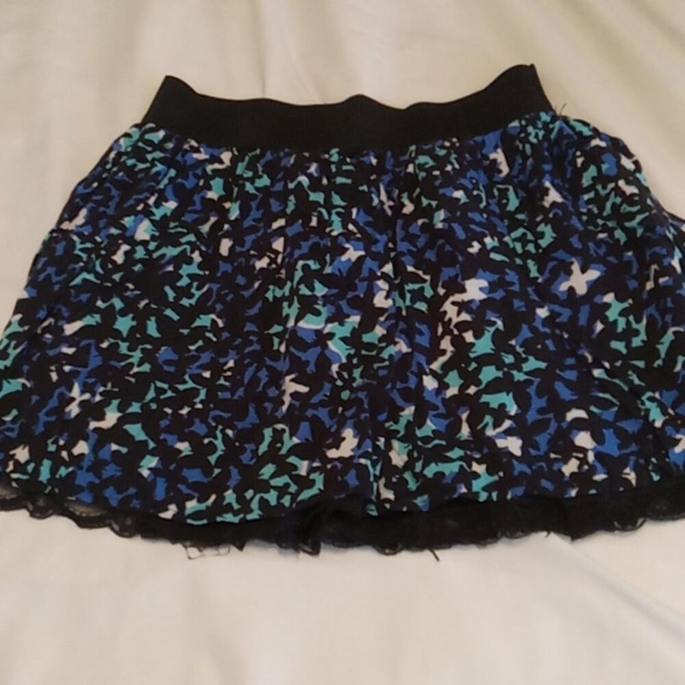 Delias Girls Artistic pull on Small skirt . Cute,